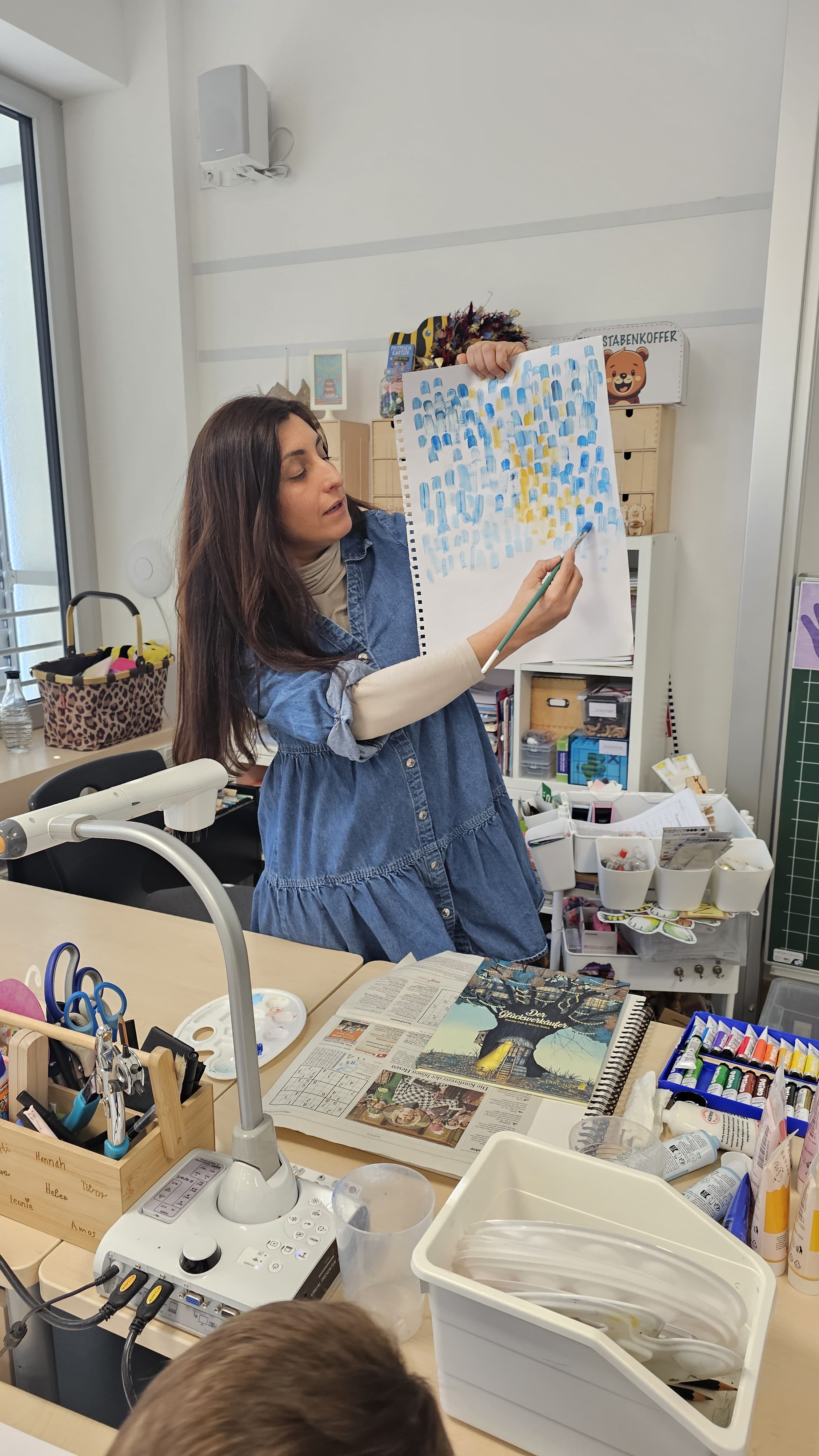 Lizeth Galv&aacute;n M&aacute;rquez beim Unterrichten